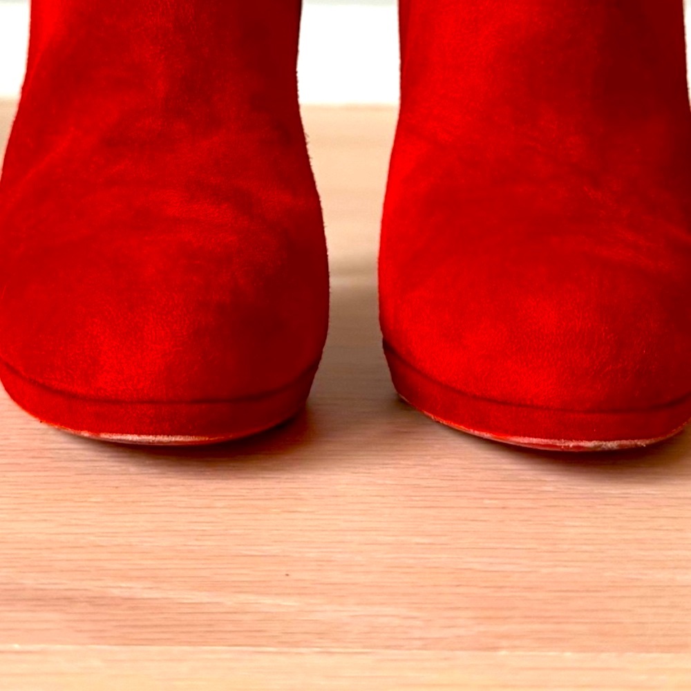 Christian Louboutin Red Ankle Booties
Veau Velours Bella Top 120